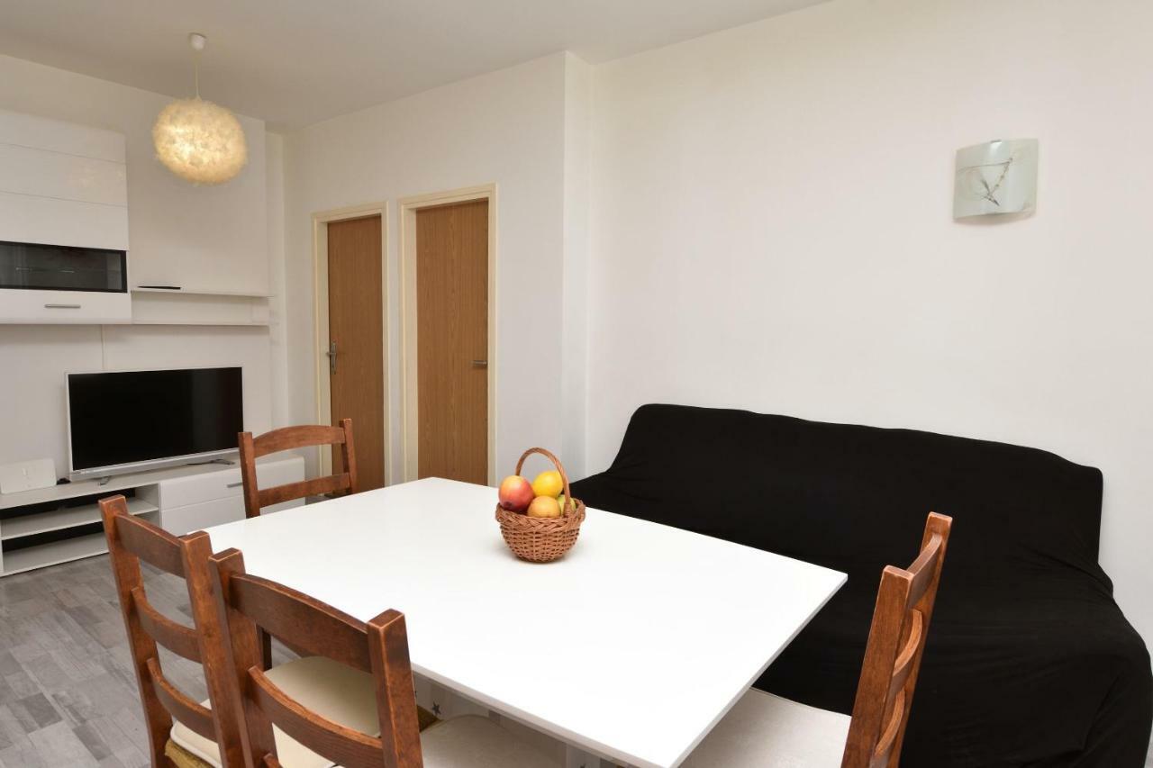 Apartments Brico Primosten Exterior photo